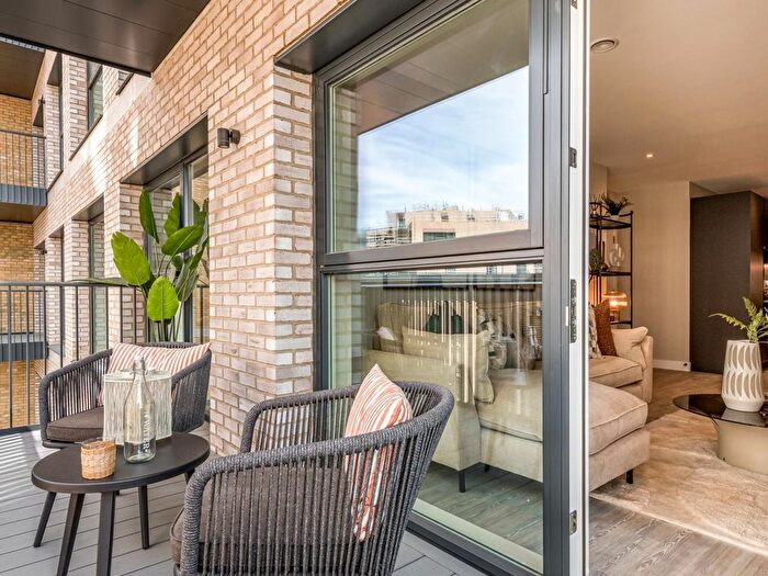 2 Bedroom Flat For Sale In Capital Interchange Way, Brentford, TW8