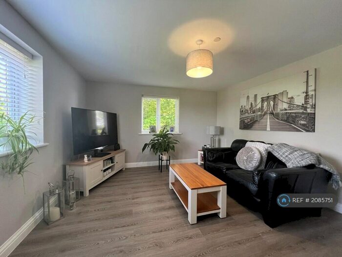 2 Bedroom Flat To Rent In Maxwell Court, Bournemouth, BH11