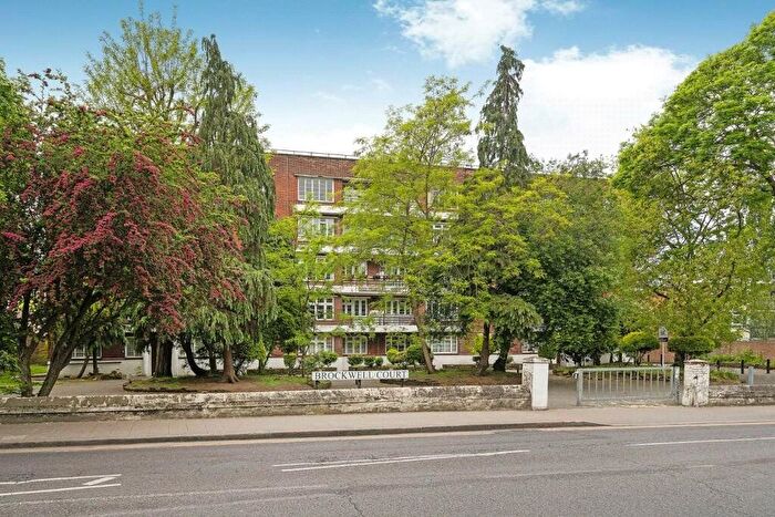 2 Bedroom Flat To Rent In Effra Road, London, SW2