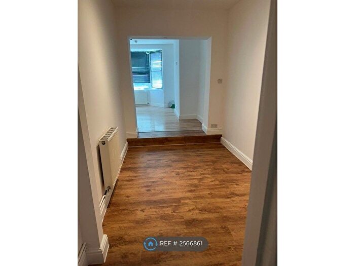 1 Bedroom Flat To Rent In High Street, Newmarket, CB8