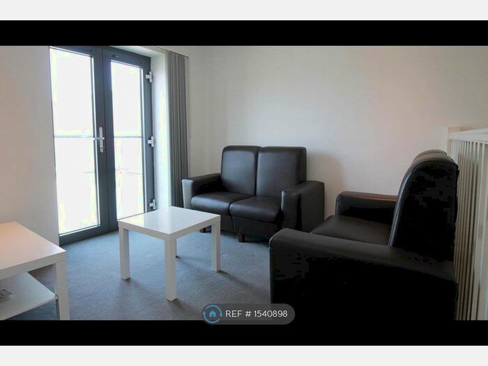 2 Bedroom Flat To Rent In Richmond Square, Cardiff, CF24