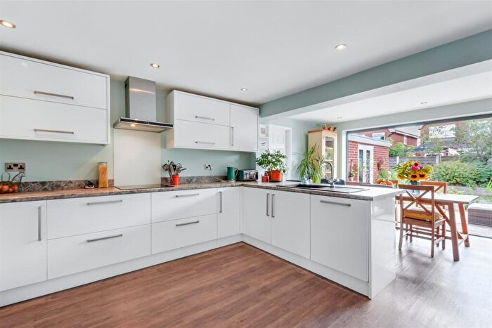 4 Bedroom Link Detached House For Sale In Holmes Road, Breaston, DE72