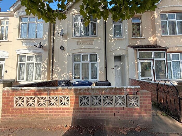 3 Bedroom Terraced House For Sale In West End Road, Southall, UB1