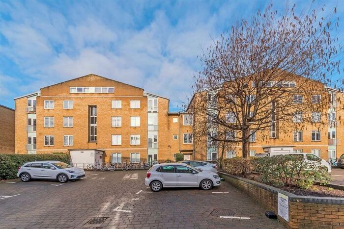 2 Bedroom Flat To Rent In Bow, London, E3