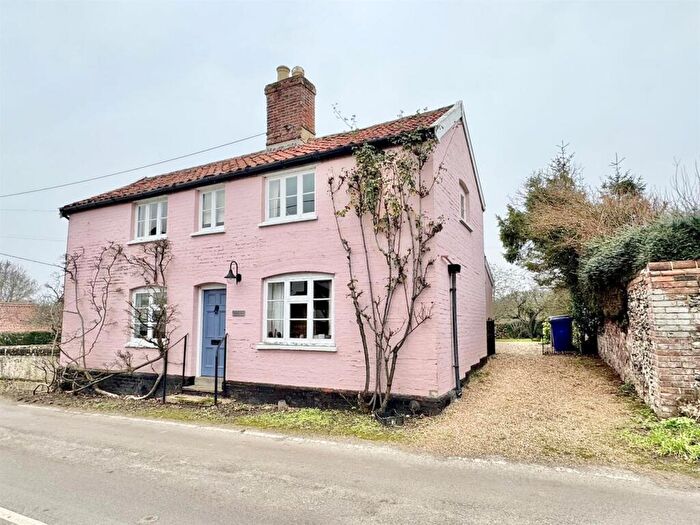3 Bedroom Cottage For Sale In Nethergate Street, Hopton, IP22