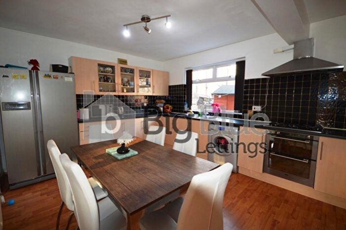 5 Bedroom Terraced House To Rent In Park View Grove, Leeds, West Yorkshire, LS4