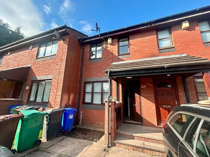 2 Bedroom Semi-Detached House To Rent In Dob Brook Close, Manchester, M40