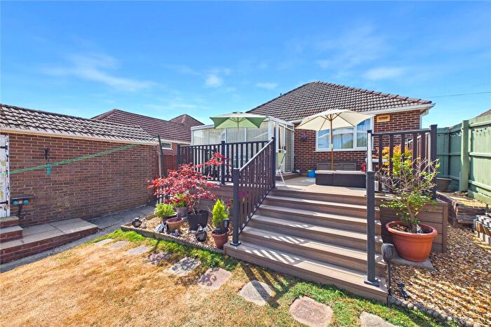 3 Bedroom Bungalow For Sale In Coventry Crescent, Poole, Dorset, BH17 - Photo 2