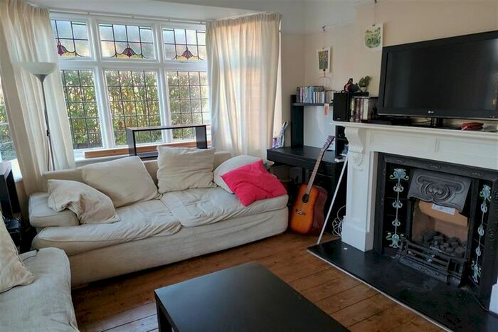 2 Bedroom Flat To Rent In Cavendish Road, Jesmond, Newcastle Upon Tyne, NE2
