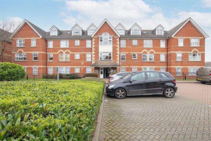 2 Bedroom Flat To Rent In Cobham Close, Enfield, EN1