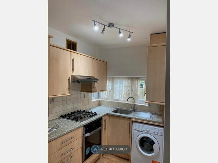 2 Bedroom Maisonette To Rent In Deer Park Gardens, Mitcham, Surrey, CR4