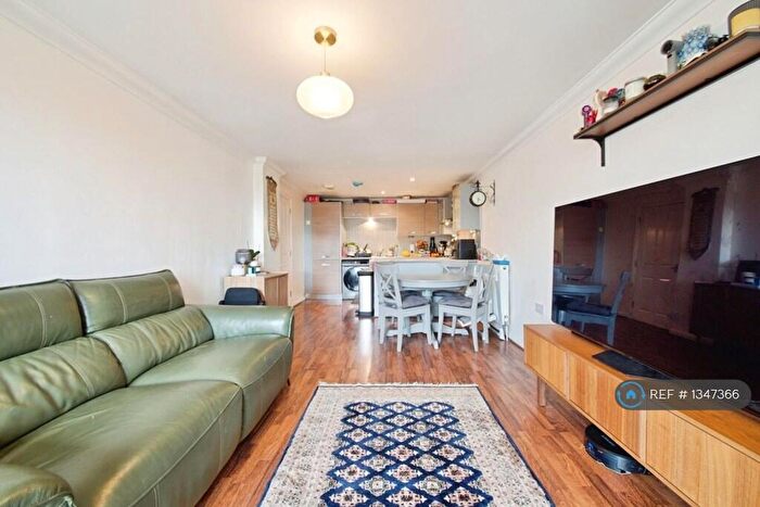 2 Bedroom Flat To Rent In Blade Court, Romford, RM7