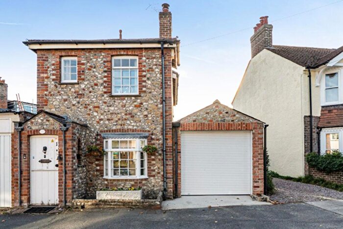 3 Bedroom Cottage For Sale In Orchard Avenue, Chichester, PO19