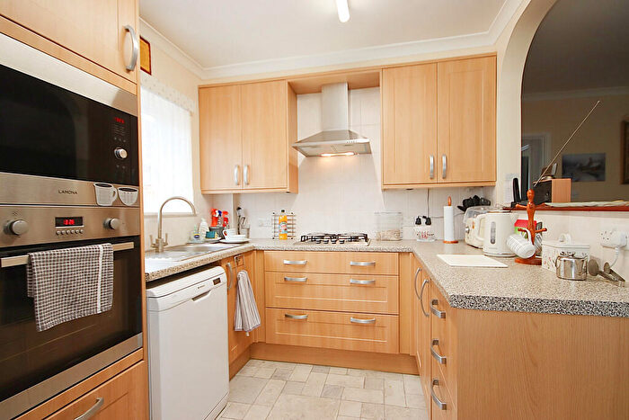 2 Bedroom Semi-Detached Bungalow For Sale In Daux Avenue, Billingshurst, RH14