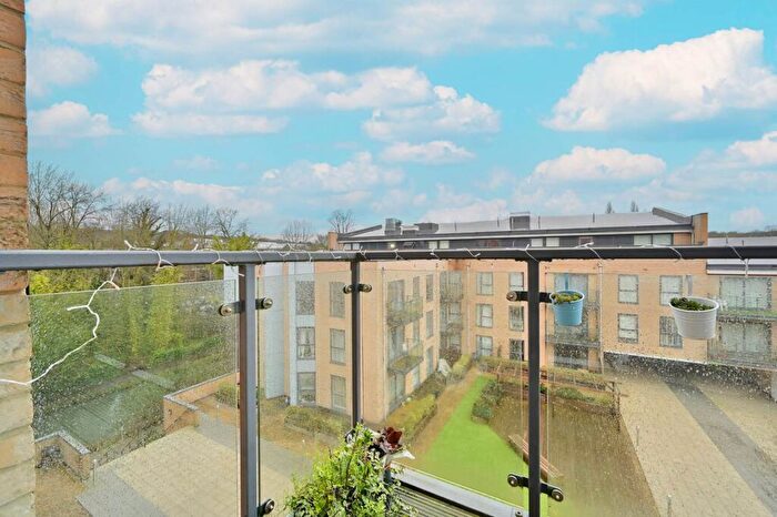 2 Bedroom Flat For Sale In The Embankment, Hemel Hempstead, HP3