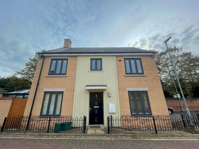 3 Bedroom Detached House To Rent In Brigade Grove, Colchester, CO2