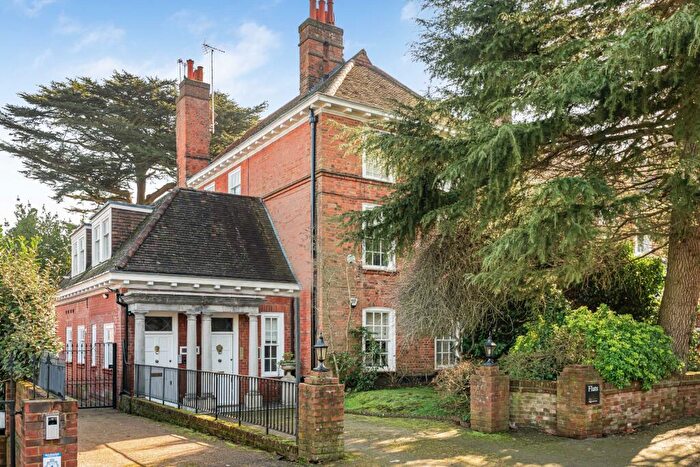 3 Bedroom Apartment To Rent In The Grange, Grange Avenue, Barnet, N20