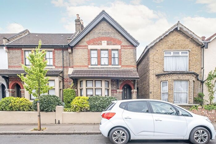 2 Bedroom Flat To Rent In Brightwell Crescent, London, SW17