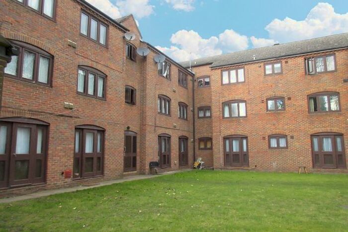 1 Bedroom Flat To Rent In Percy Road, Isleworth TW7