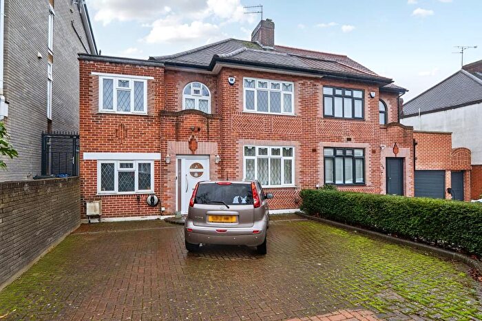 3 Bedroom Semi Detached House For Sale In Beechwood Avenue, Finchley, N3