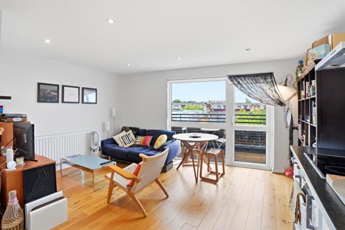 1 Bedroom Flat For Sale In Mantle Road, Brockley, London, SE4