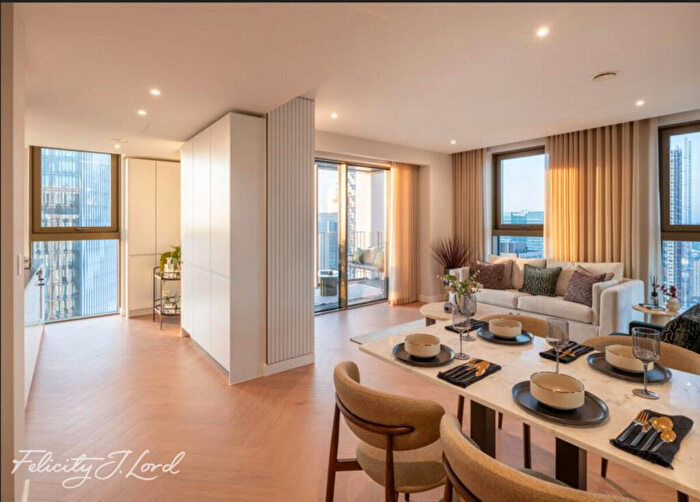 3 Bedroom Apartment For Sale In Landmark Square, London, E14