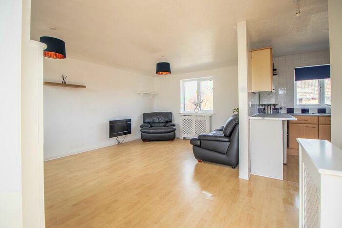 1 Bedroom Apartment For Sale In Allerton Close, Rochford, SS4