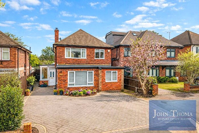 4 Bedroom Detached House For Sale In New Barns Way, Chigwell, Essex, IG7