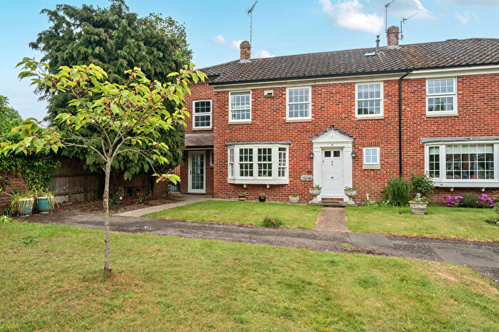 4 Bedroom House For Sale In Kiln Gardens, Hartley Wintney, RG27