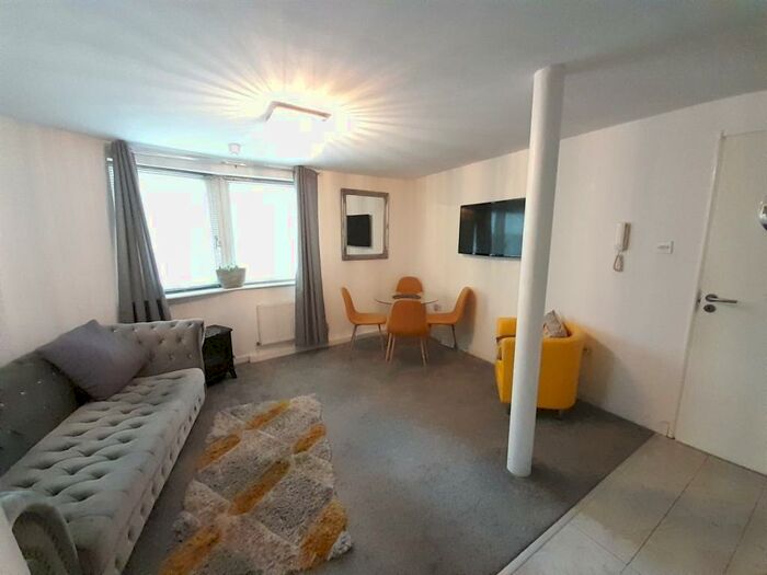 1 Bedroom Apartment To Rent In Royal Quay, L3