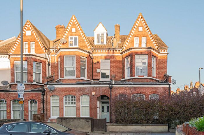 2 Bedroom Flat To Rent In Ritherdon Road, Heaver Estate, London, SW17