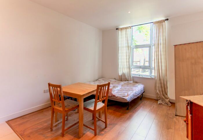 Studio To Rent In Bromyard Avenue, London, W3