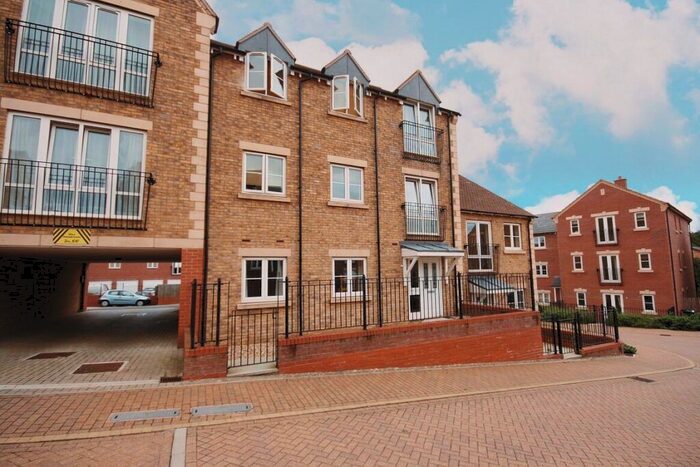 2 Bedroom Flat To Rent In Rosemary Drive, Banbury, Oxon, OX16