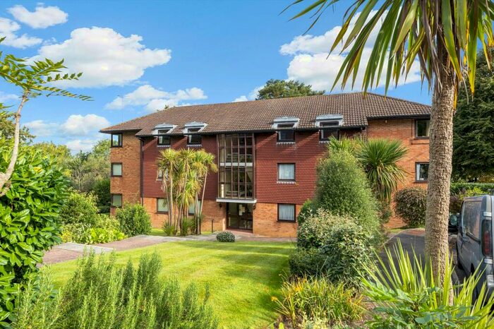 2 Bedroom Property To Rent In Pine Trees, Pine Trees Court Pine Trees, BN6