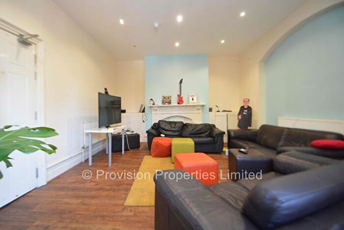 12 Bedroom End Of Terrace House To Rent In Grosvenor Road, Hyde Park, Leeds, LS6