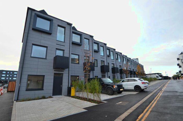 3 Bedroom Town House To Rent In Lockyard Lane, Manchester, M4