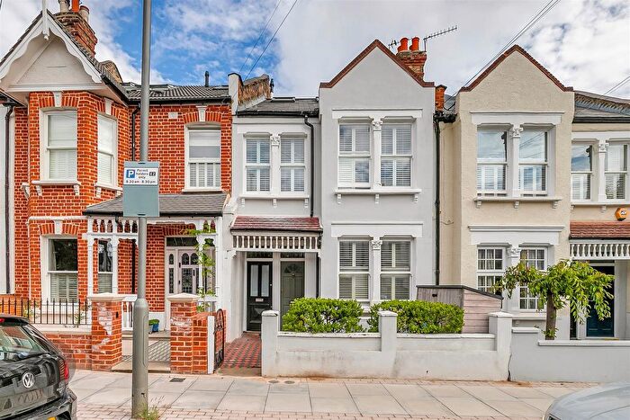 3 Bedroom Flat To Rent In Brookwood Road, London, SW18