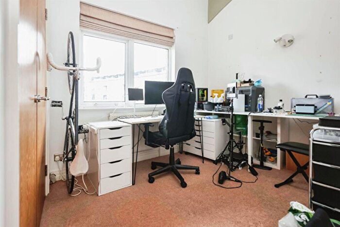 2 Bedroom Apartment For Sale In Yew Tree Road, Moseley, Birmingham, B13