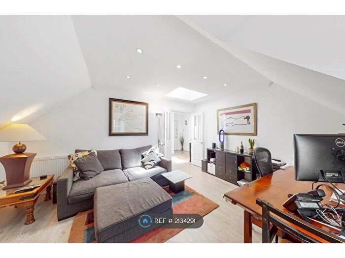 2 Bedroom Flat To Rent In London, London, NW4