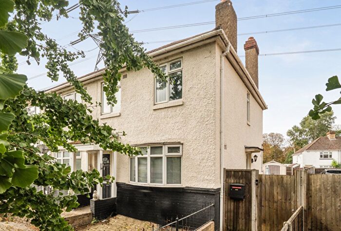 2 Bedroom Maisonette For Sale In Phipps Bridge Road, London, SW19