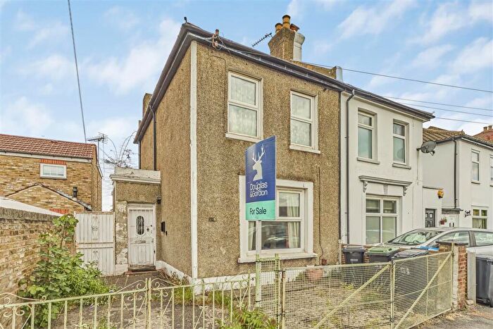 3 Bedroom Semi-Detached House For Sale In Newhaven Road, SE25