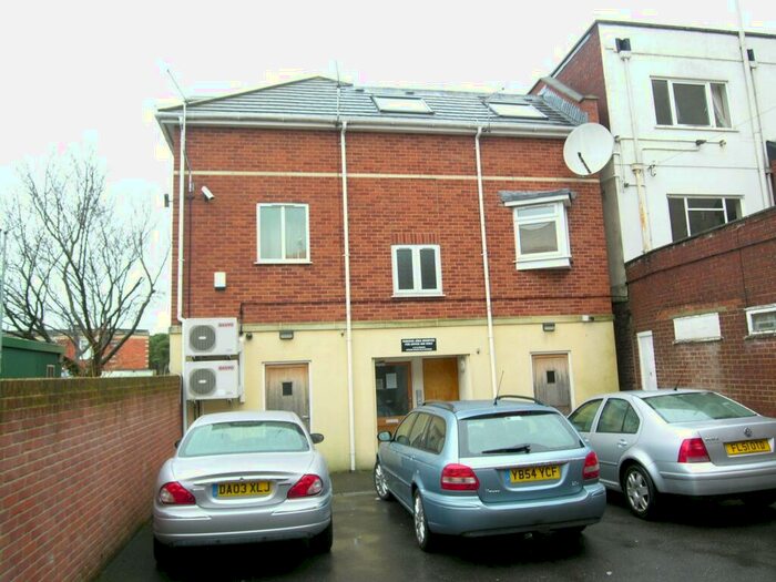 2 Bedroom Flat To Rent In Bedroom Top Floor Flat In Winton, BH9