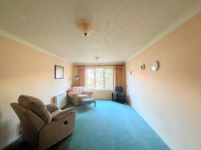 1 Bedroom Retirement Property To Rent In Hillside Gardens, Barnet, EN5