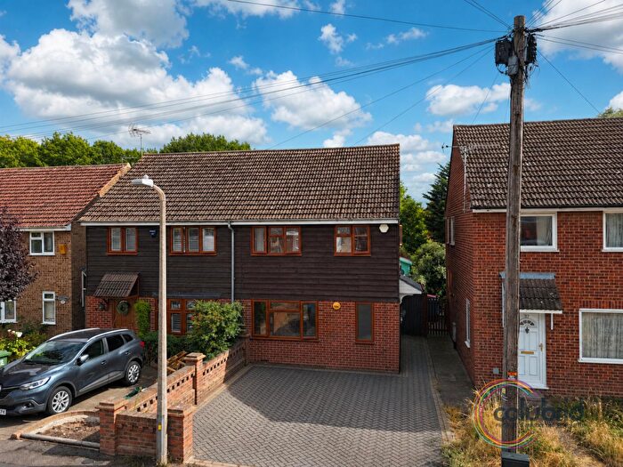 3 Bedroom Semi Detached House For Sale In Lower Crescent, Linford, SS17