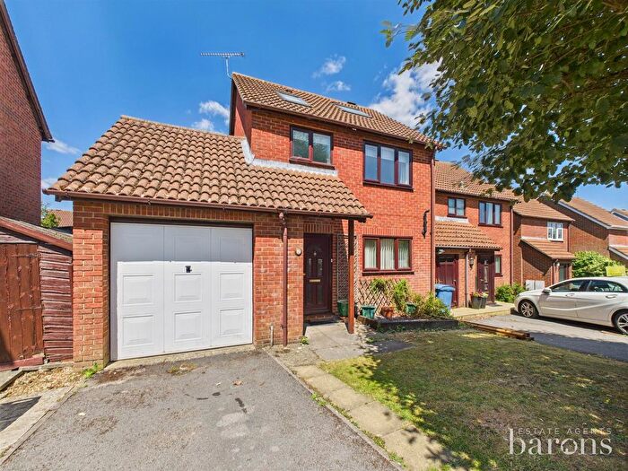 3 Bedroom Detached House For Sale In Hereford Close, Odiham, Hook, RG29