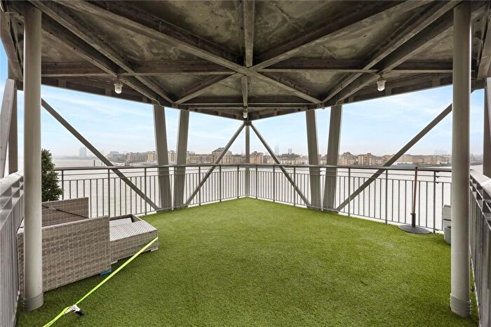 3 Bedroom Apartment To Rent In Dundee Wharf, E14