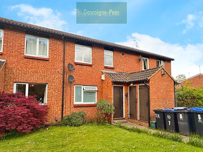 1 Bedroom Flat To Rent In Venton Close, Woking, GU21