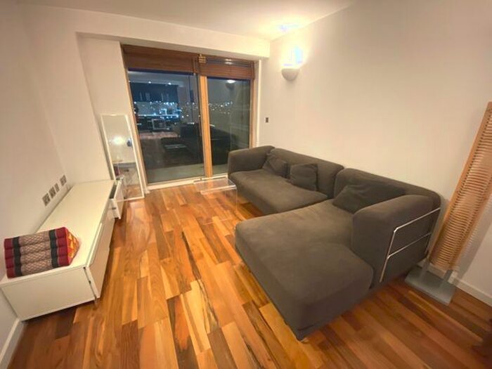 2 Bedroom Property To Rent In Whitehall Waterfront, Whitehall Road, City Centre, LS1