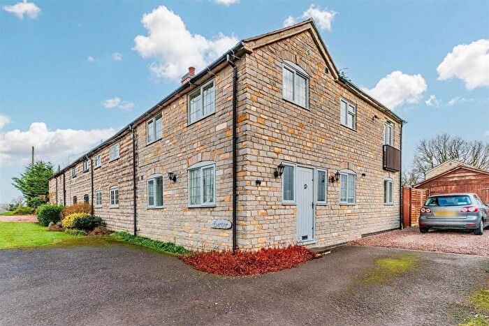 3 Bedroom End Of Terrace House For Sale In Stratford Road, Bidford-On-Avon, B50