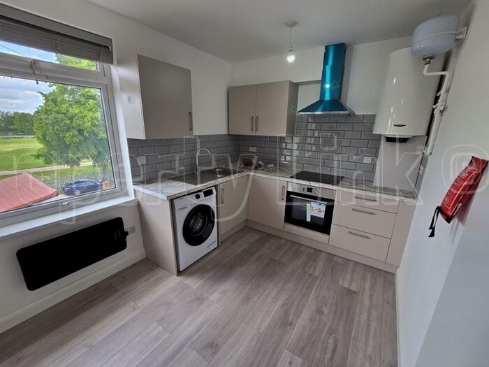 2 Bedroom Flat To Rent In Lodge Avenue, Becontree, Dagenham, RM8
